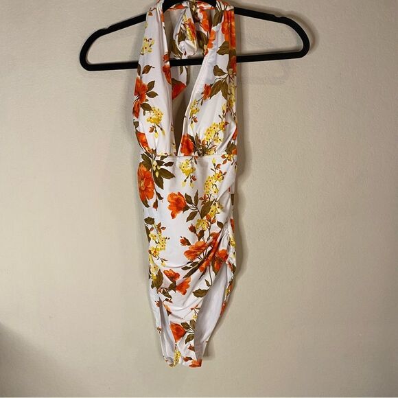 Cupshe NWT Tropical Blooming Shirred Halter Swimsuit Sz M - Picture 6 of 6
